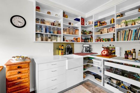 Photo of property in 335c Devon Street West, New Plymouth, 4310