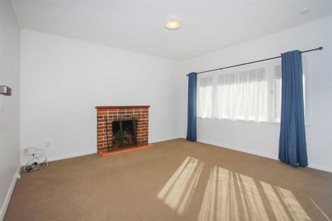 Photo of property in 1/58 Hillcrest Avenue, Hillcrest, Auckland, 0627