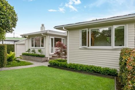 Photo of property in 19 Swan Crescent, Pakuranga, Auckland, 2010