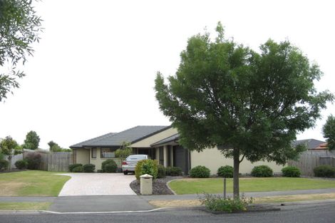 Photo of property in 18 Amoka Crescent, Parklands, Christchurch, 8083