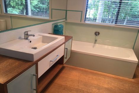 Photo of property in 9 Quo Vadis Place, Red Beach, 0932