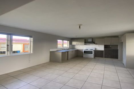 Photo of property in 27 Dale Crescent, Pakuranga, Auckland, 2010