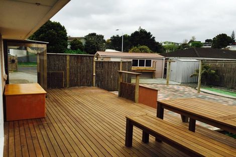 Photo of property in 32 Cardiff Road, Pakuranga, Auckland, 2010