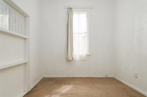 Photo of property in 190 Newlands Road, Newlands, Wellington, 6037