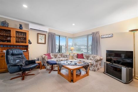 Photo of property in 1 Chardonnay Rise, Henderson, Auckland, 0612