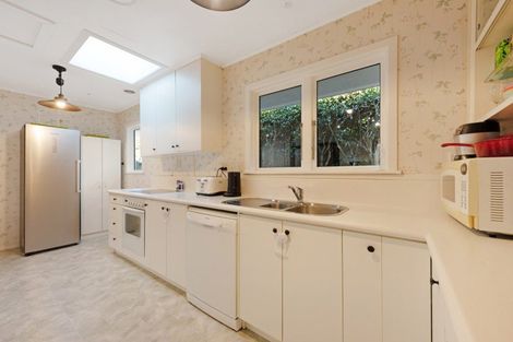 Photo of property in 48 Homewood Crescent, Karori, Wellington, 6012