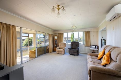 Photo of property in 40 Nevada Drive, Merrilands, New Plymouth, 4312