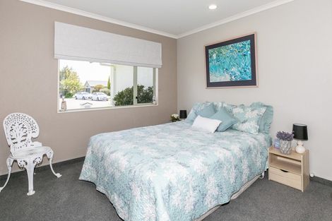 Photo of property in 18 Forbury Way, Taradale, Napier, 4112