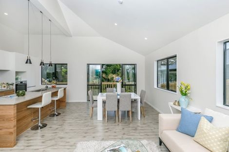 Photo of property in 2 Tarara Lane, Kumeu, 0810