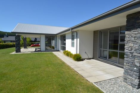 Photo of property in 4 Avalanche Place, Wanaka, 9305