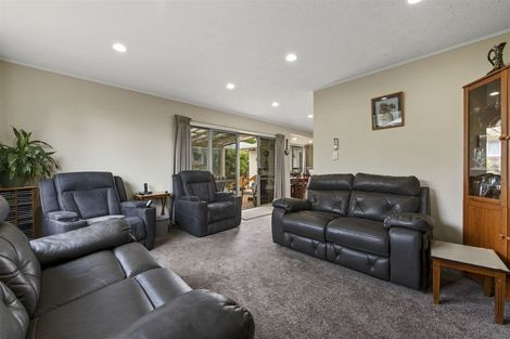 Photo of property in 4 Speargrass Grove, Timberlea, Upper Hutt, 5018