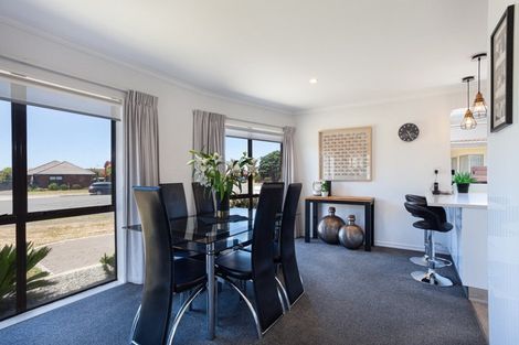 Photo of property in 13 Ngamotu Place, Mount Maunganui, 3116