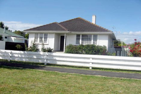 Photo of property in 2 Caffray Avenue, Aramoho, Whanganui, 4500