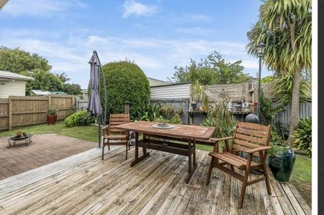 Photo of property in 21 Thomas Avenue, Te Atatu Peninsula, Auckland, 0610
