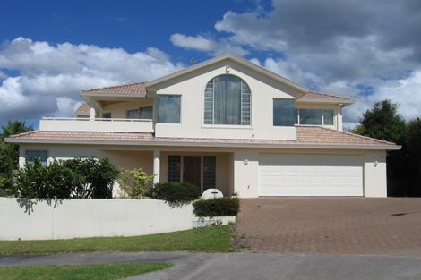 Photo of property in 2 Optimist Place, West Harbour, Auckland, 0618