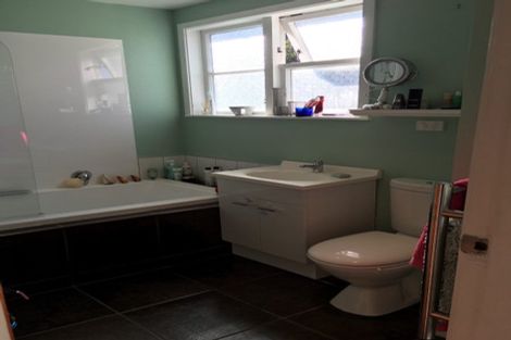 Photo of property in 4 Main Street, Hospital Hill, Napier, 4110