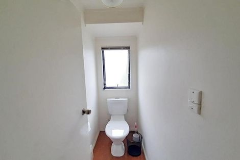 Photo of property in 16 Mallard Place, Unsworth Heights, Auckland, 0632