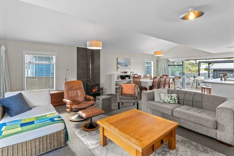 Photo of property in 6 Kent Avenue, Waitarere Beach, Levin, 5510