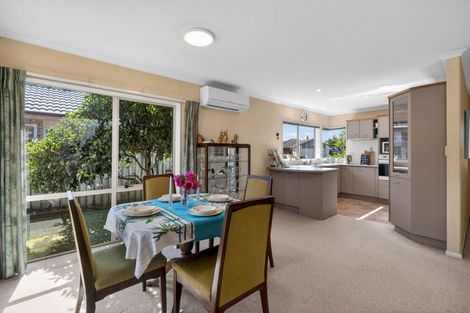 Photo of property in 4 Mcleod Place, Papamoa Beach, Papamoa, 3118