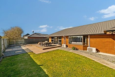 Photo of property in 2/7 Thicket Close, Redwood, Christchurch, 8051