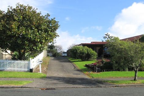 Photo of property in 9 Halldene Terrace, Red Beach, 0932