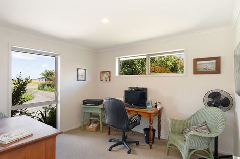 Photo of property in 1087 Queen Street East, Levin, 5571