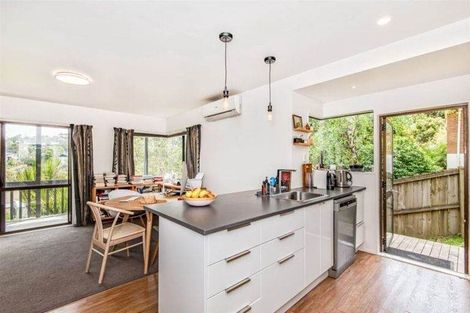 Photo of property in 2/16 Mistletoe Place, Browns Bay, Auckland, 0630