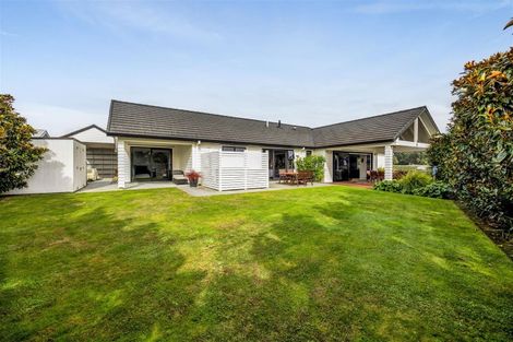 Photo of property in 6 Pebble Beach Court, Waiwhakaiho, New Plymouth, 4312