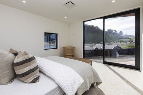 Photo of property in 8 Flowers Lane, Cracroft, Christchurch, 8022