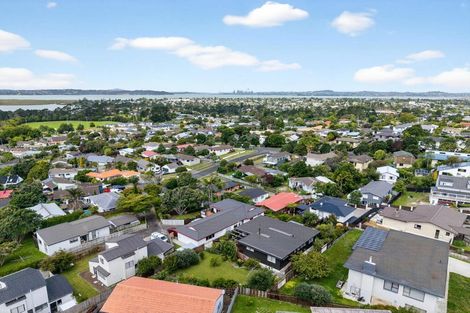 Photo of property in 22 Widmore Drive, Massey, Auckland, 0614