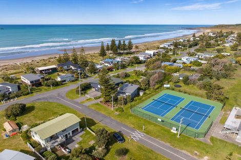 Photo of property in 90 Pinedale Crescent, Riversdale Beach, Masterton, 5872
