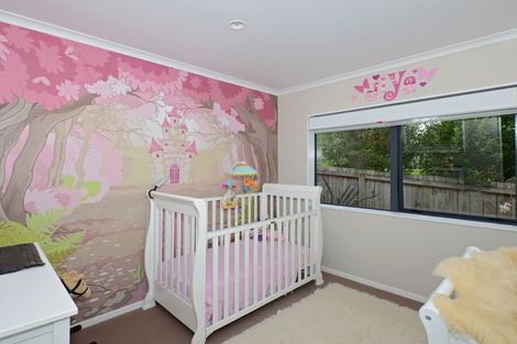 Photo of property in 24 Harbour View Road, Northland, Wellington, 6012