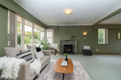 Photo of property in 35 Forest Lake Road, Forest Lake, Hamilton, 3200