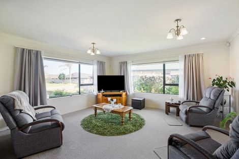Photo of property in 85 Guildford Drive, Paraparaumu, 5032