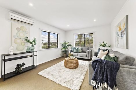 Photo of property in 2 Balmain Street, Newlands, Wellington, 6037