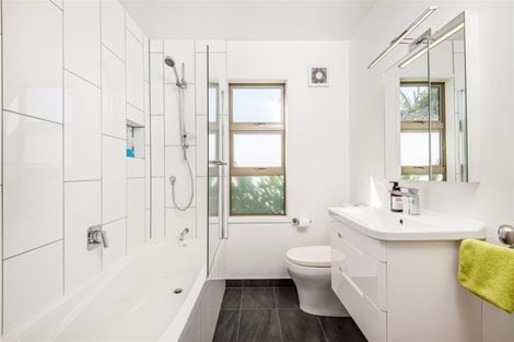 Photo of property in 4a Northumberland Avenue, Belmont, Auckland, 0622