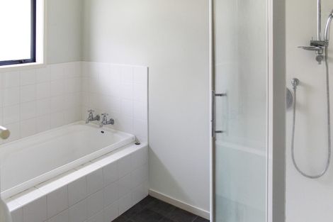 Photo of property in 68 Ruapehu Drive, Fitzherbert, Palmerston North, 4410