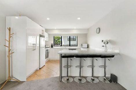 Photo of property in 8a Aeroview Drive, Beach Haven, Auckland, 0626