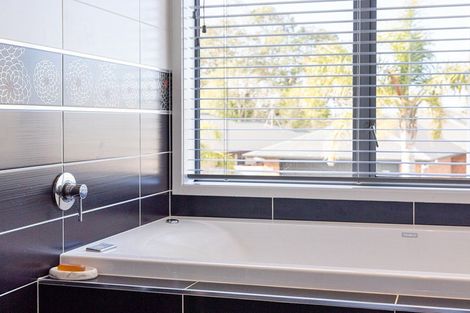 Photo of property in 4 The Palms, Rototuna, Hamilton, 3210