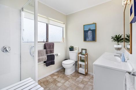 Photo of property in 6 Sasanqua Way, Crofton Downs, Wellington, 6035