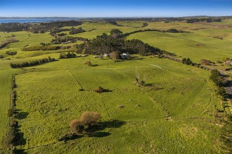 Photo of property in 2640 South Head Road, South Head, Helensville, 0874