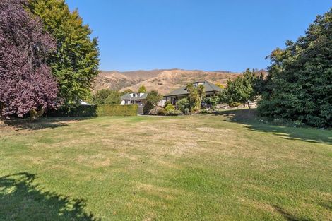 Photo of property in 18 Heuchan Lane, Wanaka, 9305