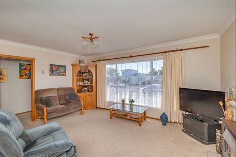 Photo of property in 12 Ross Street, Levin, 5510