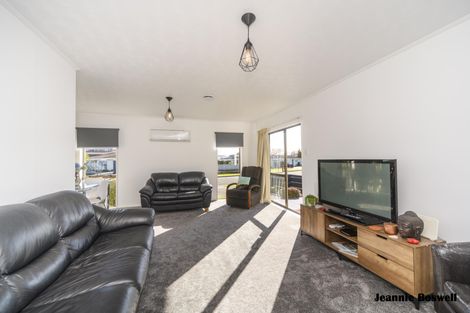 Photo of property in 34 Dahlstrom Grove, Kelvin Grove, Palmerston North, 4414