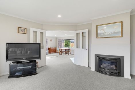 Photo of property in 52 Tennyson Avenue, Kelvin Grove, Palmerston North, 4414