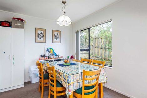 Photo of property in 2/20 Barbados Drive, Unsworth Heights, Auckland, 0632