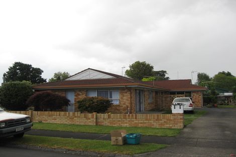 Photo of property in 2/8 Glengowan Place, Conifer Grove, Takanini, 2112