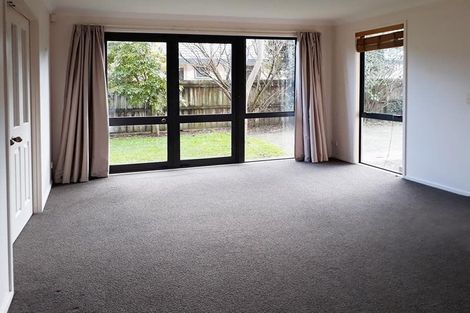 Photo of property in 2 Tollana Road, Te Atatu Peninsula, Auckland, 0610