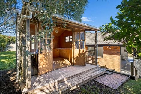 Photo of property in 9 Louvain Place, Greenhithe, Auckland, 0632