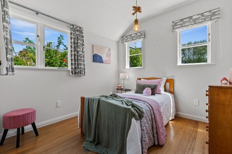 Photo of property in 28 Hanlon Crescent, Narrow Neck, Auckland, 0624